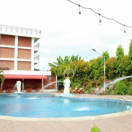 Thong'S Inn Hotel Kualanamu Medan Luaran gambar