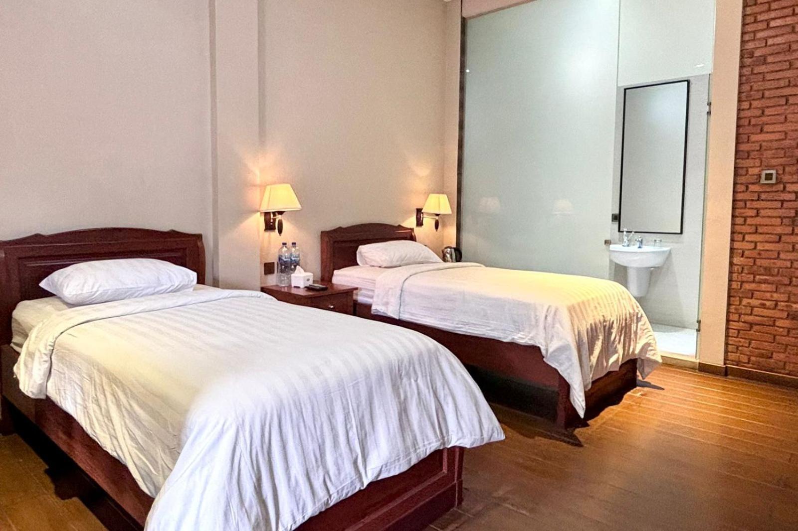 Thong'S Inn Hotel Kualanamu Medan Luaran gambar