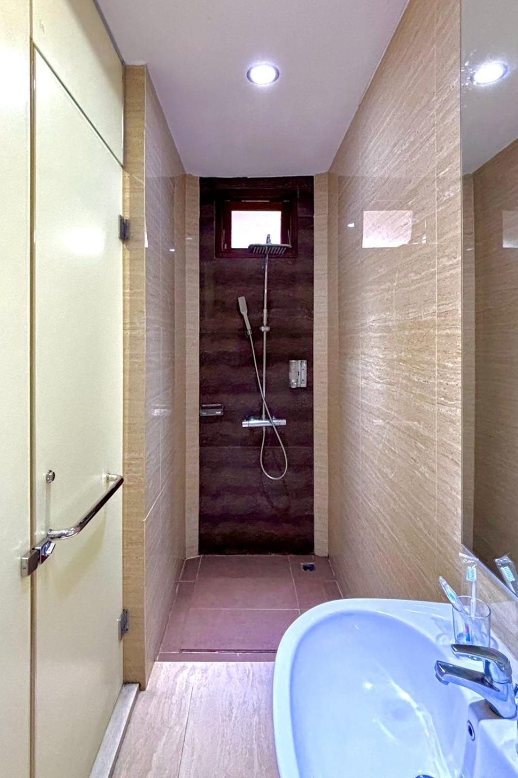 Thong'S Inn Hotel Kualanamu Medan Luaran gambar