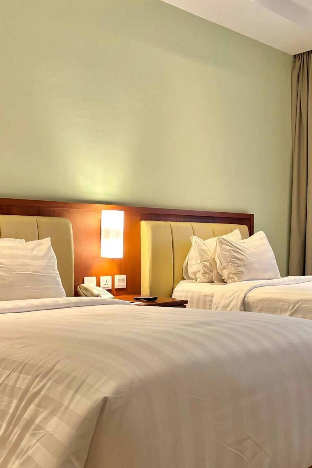 Thong'S Inn Hotel Kualanamu Medan Luaran gambar