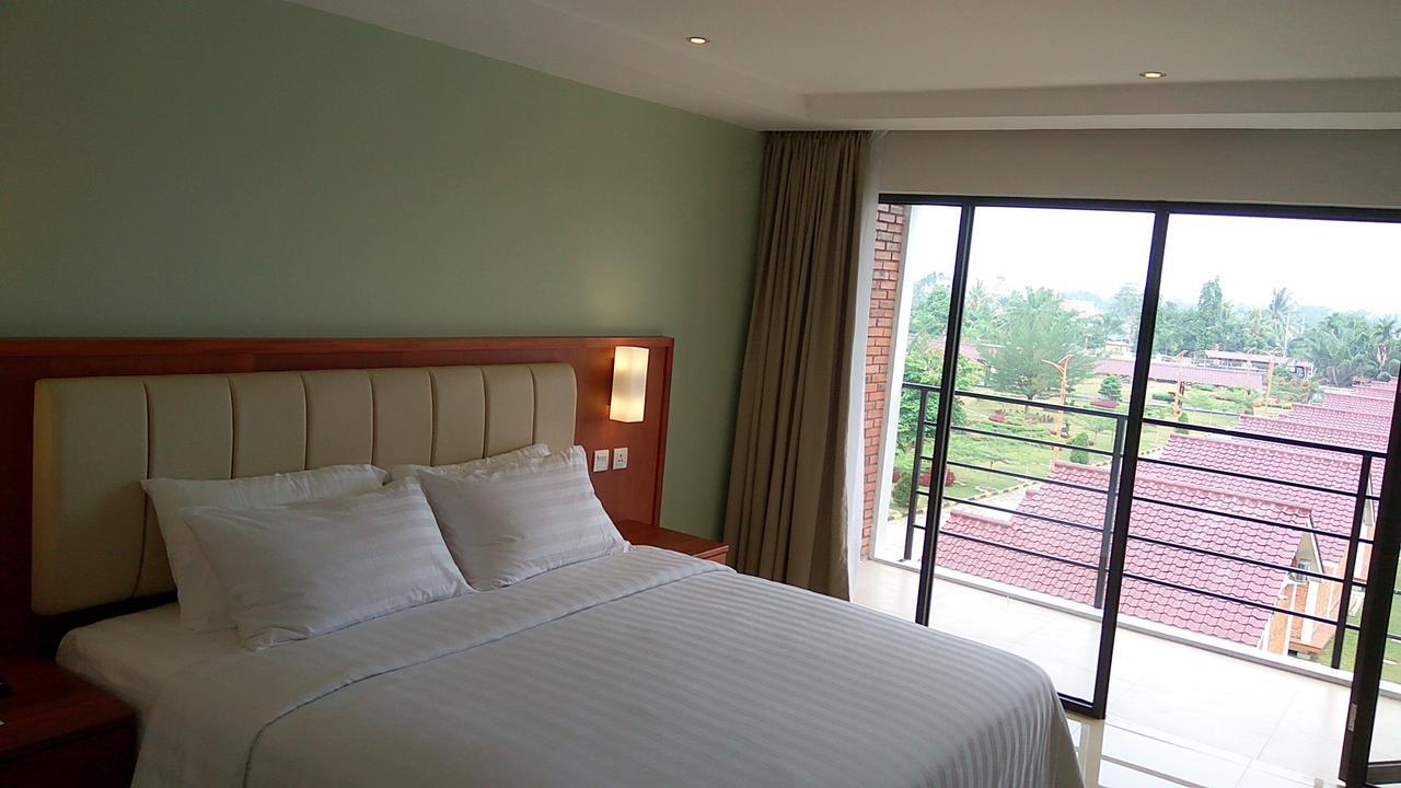 Thong'S Inn Hotel Kualanamu Medan Luaran gambar