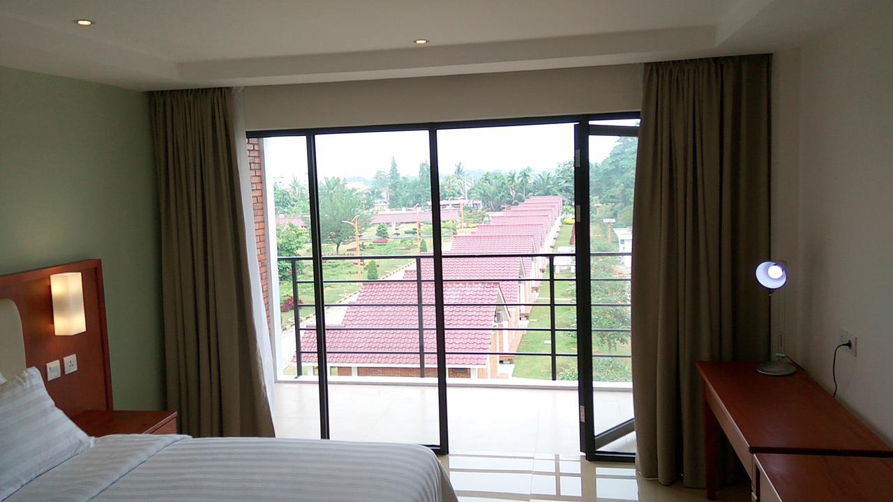 Thong'S Inn Hotel Kualanamu Medan Luaran gambar