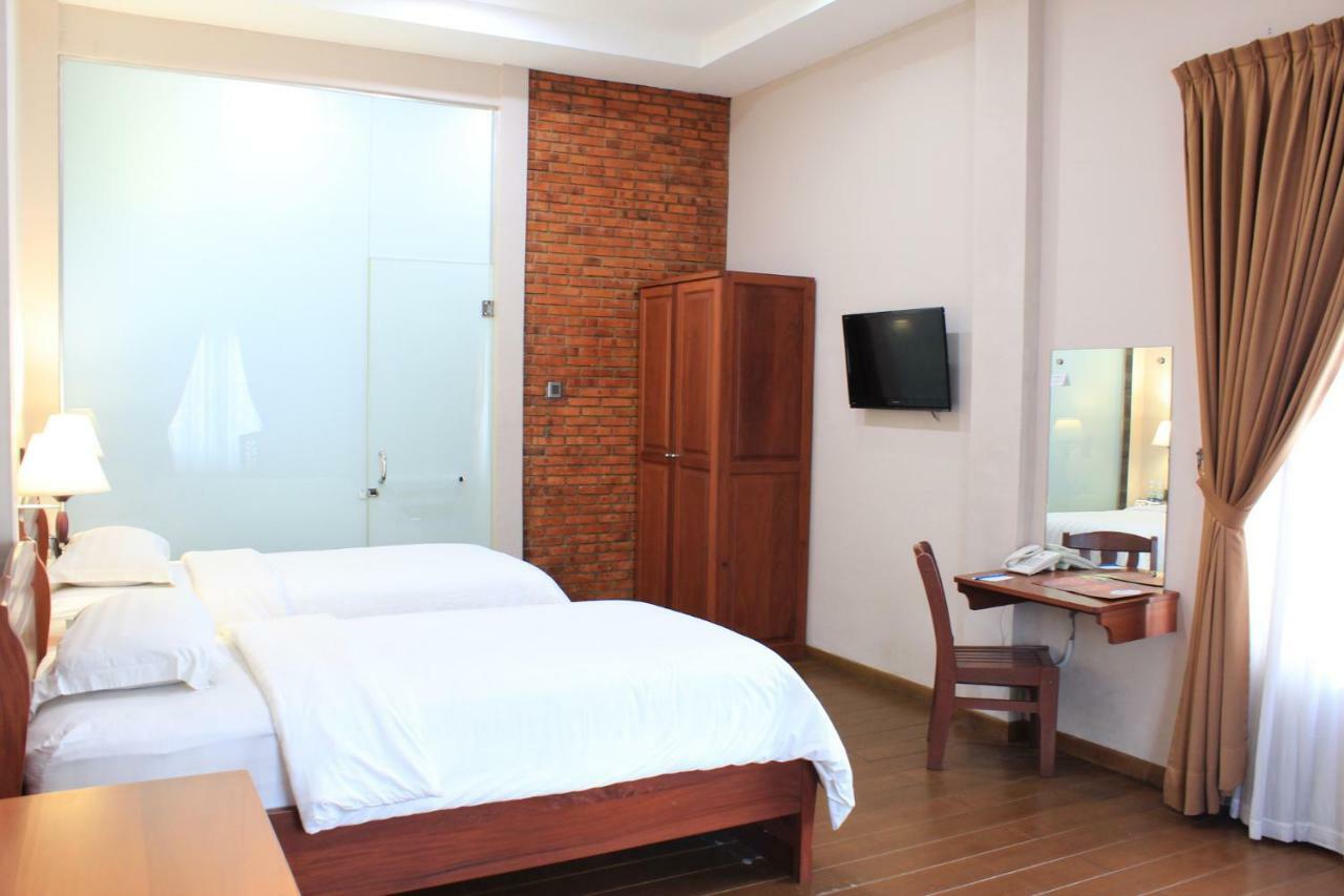 Thong'S Inn Hotel Kualanamu Medan Luaran gambar